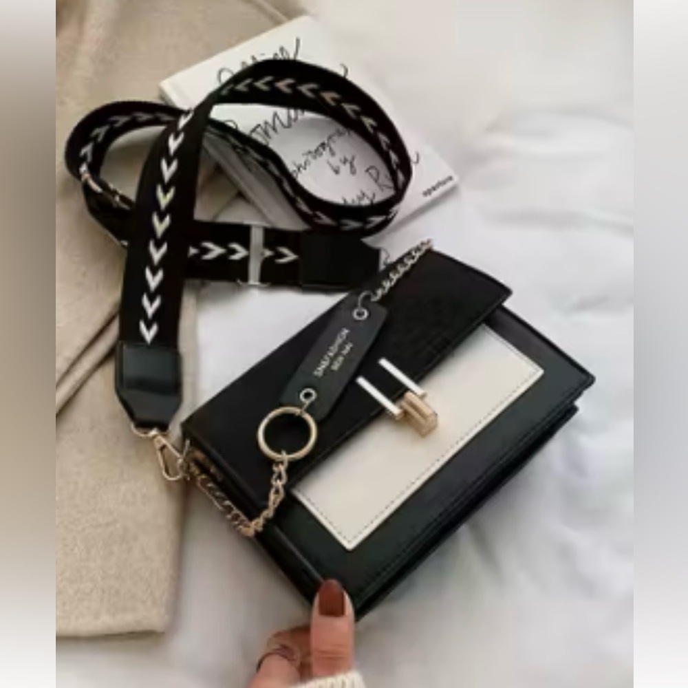 Crossbody Shoulder Bag Purse Black and White, Size Small.